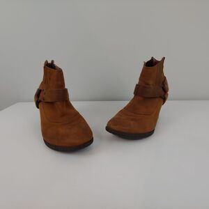Womens 7 BOE ankle booties brown leather/suede